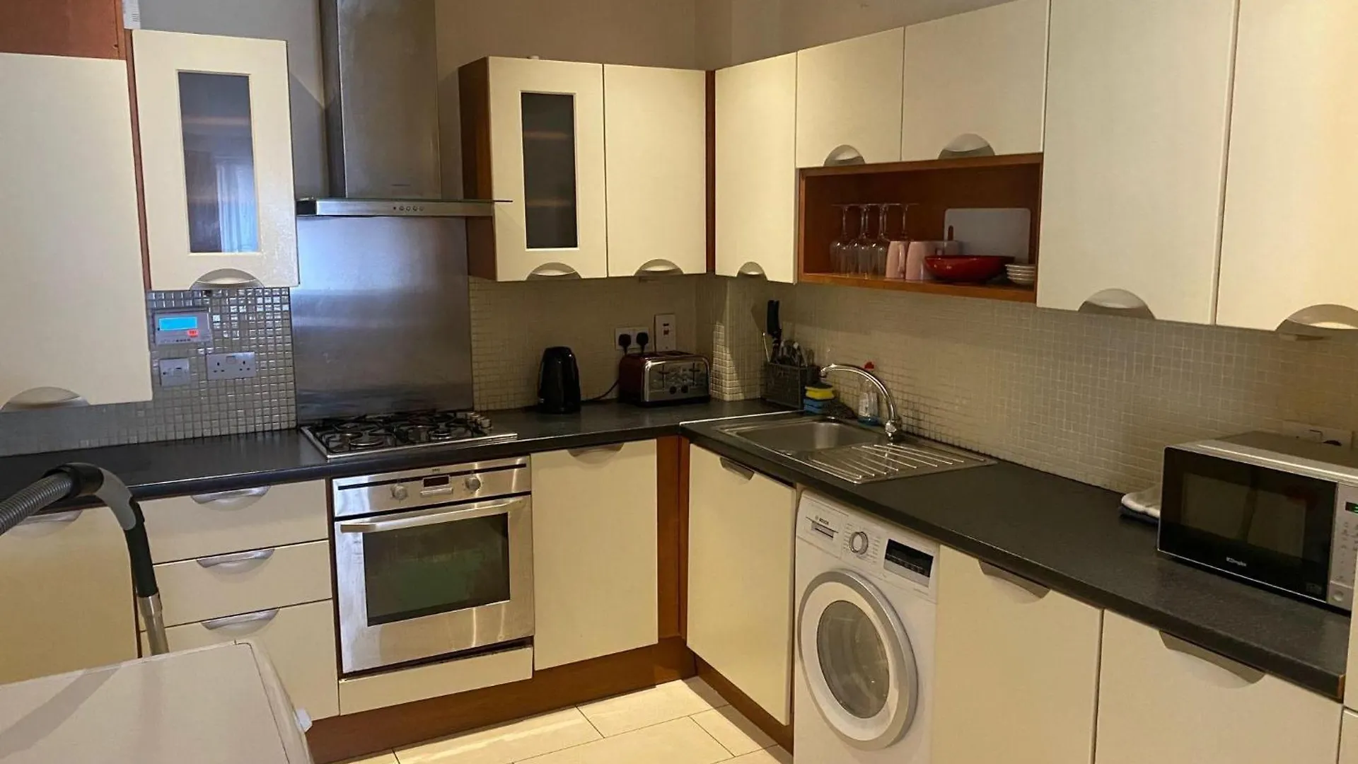 Modern Apt 3 Bedrooms Near Dundrum Dublin 0*,