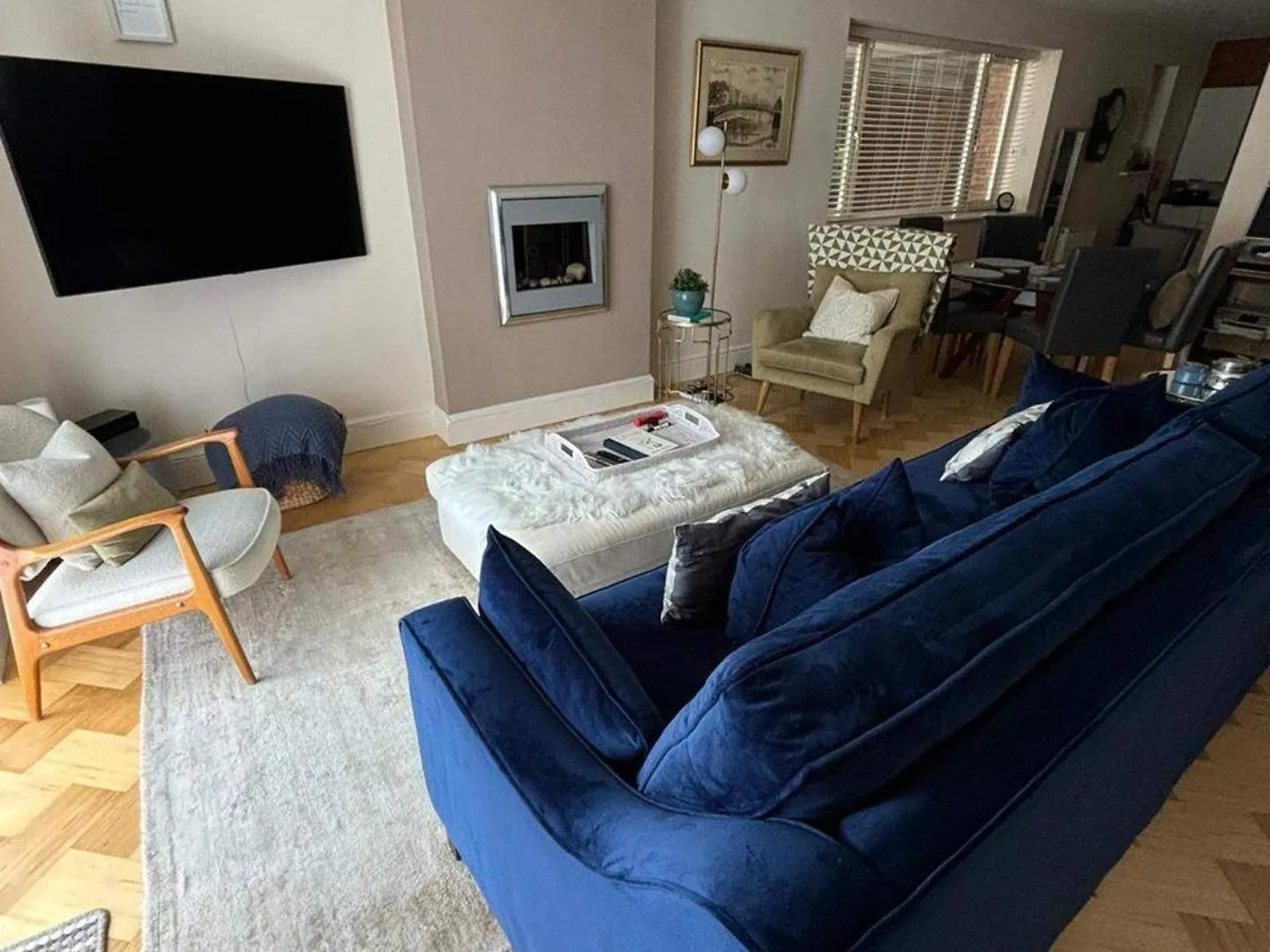 Modern Apt 3 Bedrooms Near Dundrum location